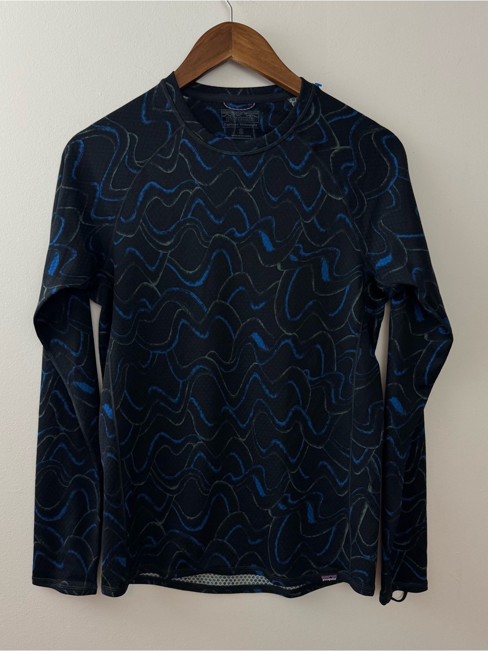 Patagonia Women’s  Black & Blue Long-Sleeve Capilene® Midweight Size S
